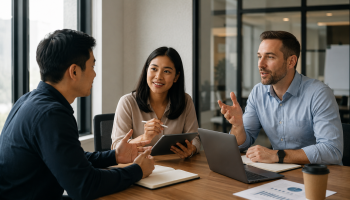 Native Speaker vs Local Teacher: Mana yang Lebih Efektif Buat Upgrade Business English Speaking Kamu?